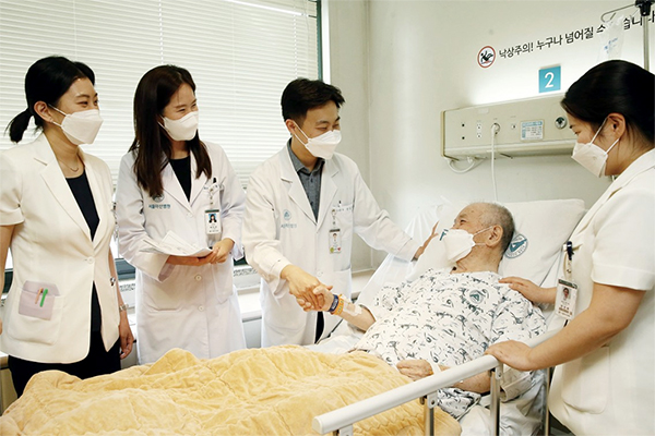 노년 환자 입원부터 퇴원 후까지 맞춤 진료… ACE팀 출범