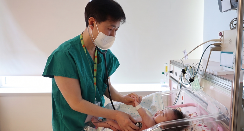 선천성 폐기형으로 폐 2배 부푼 신생아, 에크모 달고 수술 성공