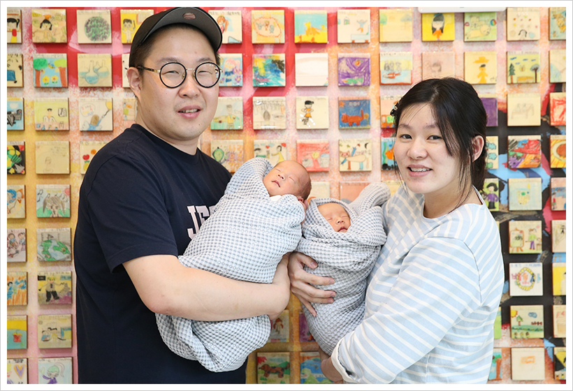 구사일생으로 살아난 쌍둥이, 가정의 달 건강하게 엄마 품으로